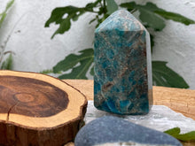 Load image into Gallery viewer, Blue Apatite Tower - Amethyst Aura Moon