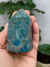 Load image into Gallery viewer, Blue Apatite Tower - Amethyst Aura Moon